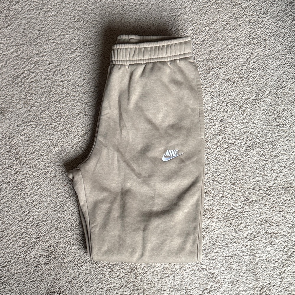 Nike Men’s Beige jogger Sweatpants